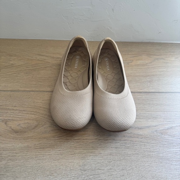 Vivaia Claire Tan Round Toe Shoes - Picture 2 of 7